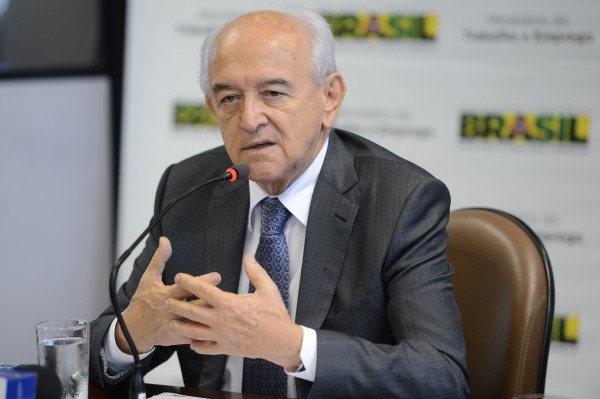 “Temos um mercado de trabalho que cresce, mas com rotatividade muito alta, talvez configurando um tipo de produtividade econômica perversa, porque está assentada na baixa qualidade dos postos de trabalho”, avaliou o diretor técnico do Departamento Intersindical de Estatísticas e Estudos Socioeconômicos (Dieese), Clemente Ganz.
