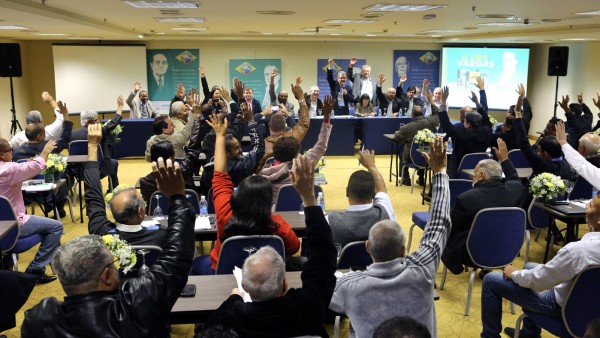 Evento acontecerá em Brasília, em fevereiro de 2016. Dirigentes também debateram o recente Programa de Proteção ao Emprego criado pelo governo.