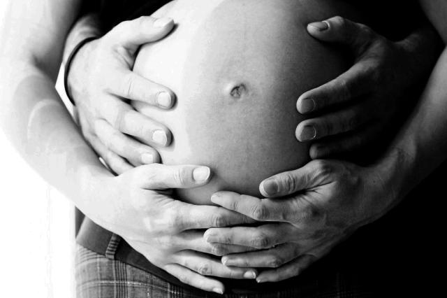 Cesáreas desnecessárias impactam na mortalidade materna e na mortalidade infantil, sugerem estudos. Brasil é líder mundial no procedimento.